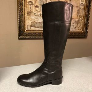 Women Dark brown boots size 7 Michelle D